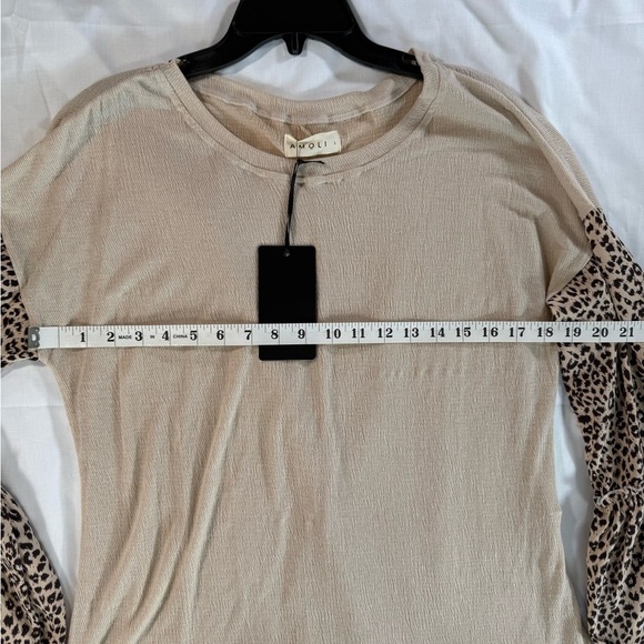 AMOLI  Leopard Print Sleeve Beige Top.  #30 - Picture 4 of 6